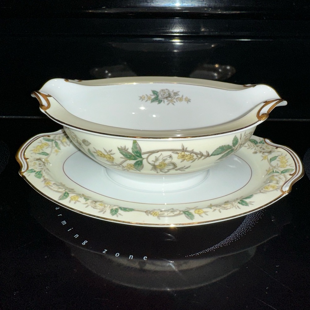 Noritake Gravy Boat with Attached Underplate